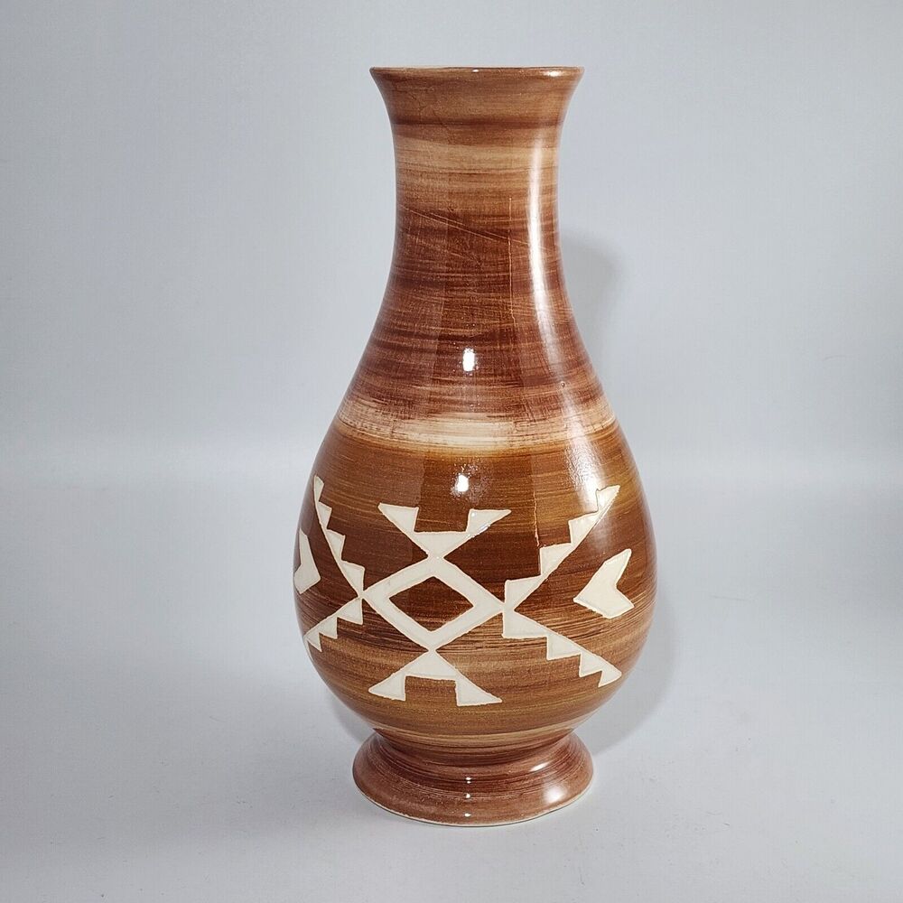 Vintage Native American Brown Etched Vase Bertha Crow Dog 1976